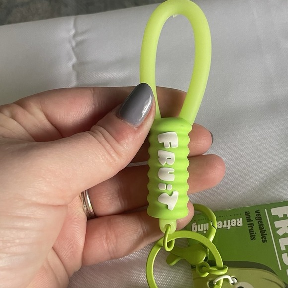 Cute Avocado Fruit Vegetable Keychain And Yellow Face Makeup Removal Towel - Picture 4 of 9